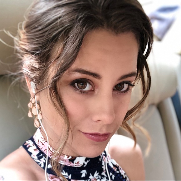 Meet your Posher, Lauren - Picture 1 of 1